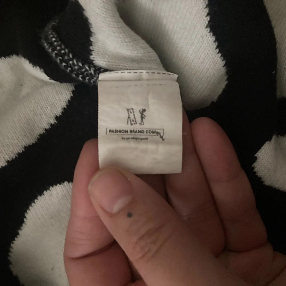 Fashion Brand Company Cow Print Knit Sweater - out of print! - Picture 12 of 13